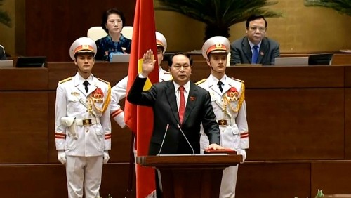 Newly-elected State President Tran Dai Quang takes the oath of office. (Credit: VGP)