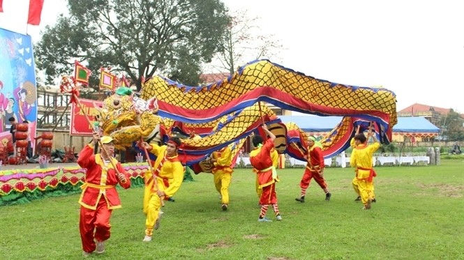 A dragon dance performance at the opening ceremony of the 2016 Phu Day Festival (Credit: nongnghiep.vn)