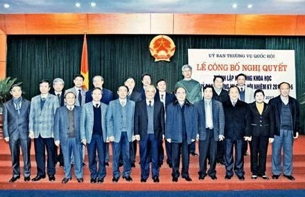 NA Chairman Nguyen Sinh Hung and members of  the NA Standing Committee’s Science Council