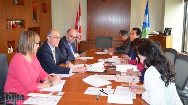 The Vietnamese delegation work with Canadian Association of Lawyers. (Credit: baotintuc.vn)