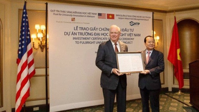Former Secretary of the Ho Chi Minh City municipal Party Committee Le Thanh Hai presented an investment certificate for the FUV’s construction to TUIV Chairman, Thomas Vallely in 2015.