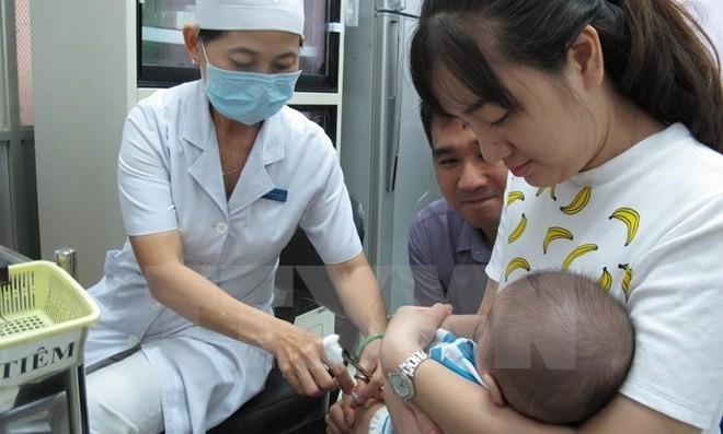 Monthly Japanese encephalitis (JE) vaccination schedule benefits 2 million children. (Photo: VNA)