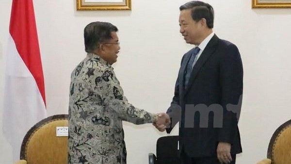 Minister of Public Security Sen. Lieut. Gen. To Lam and Indonesian Vice President Jusuf Kalla (Source: VNA)