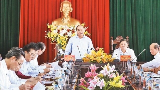 Prime Minister Nguyen Xuan Phuc speaking at the working session. 