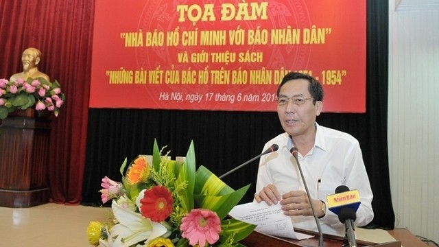 Chairman of Vietnam Journalists’ Association Thuan Huu addressing the seminar 