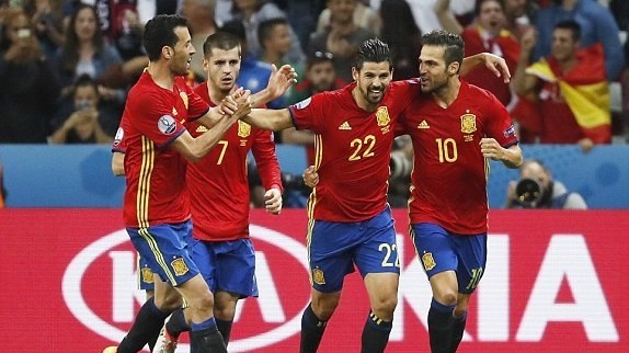 Spanish players celebrate their goal against Turkey on June 18. (Credit: Reuters)