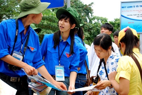 Nearly 13,000 volunteers join hands to support university entrants 