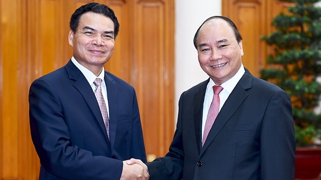 PM Nguyen Xuan Phuc and Chairman of the Lao Prime Minister’s Office Phet Phomphiphack
