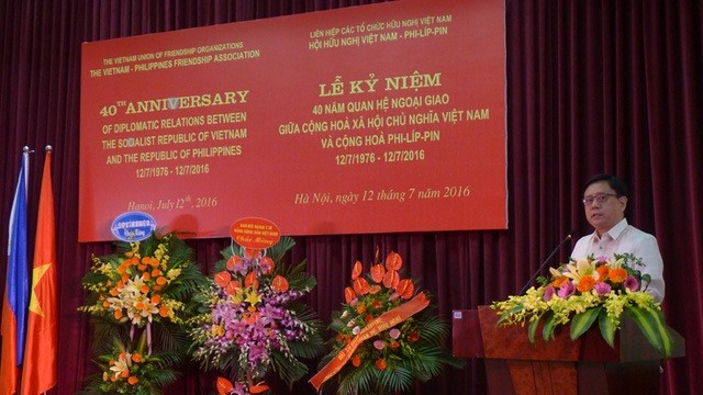 Philippine Ambassador to Vietnam Noel Servigon speaks at the ceremony. (Photo: dantri.com.vn)