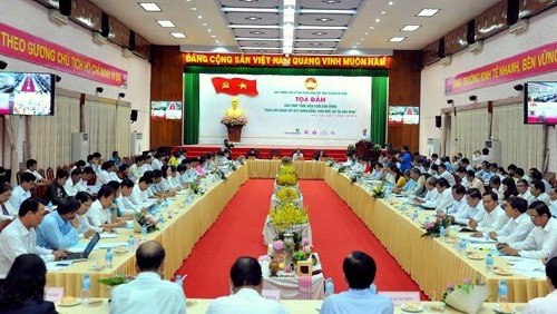 Delegates gather at the round table held by the VFF Central Committee in Dong Thap on July 12 to discuss effective implementation of new countryside and civilised urban construction. (Credit: VOV)