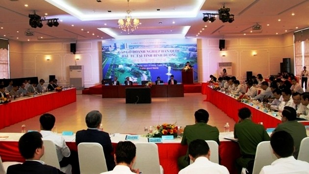 Binh Duong authorities meet more than 90 enterprises from the RoK operating in the locality on July 29. (Credit: NDO)