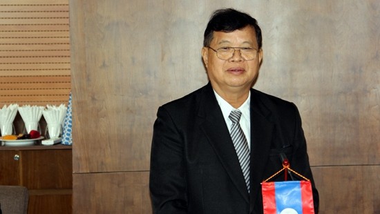Lao NA Vice Chairman Somphan Phengkhammy speaking at the working session (Credit: baonghean.vn)