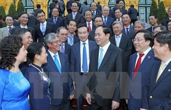 President Tran Dai Quang (3rd, R, Front) and overseas Vietnamese ambassadors and chief representatives abroad (Source: VNA)