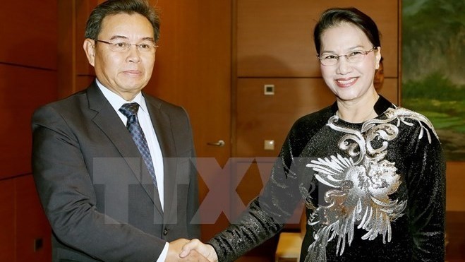 NA Chairwoman Nguyen Thi Kim Ngan receives Politburo member and Chairman of the LFNC Central Committee Saysomphone Phomvihane. (Credit: VNA)