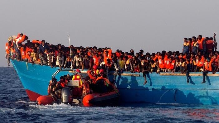 A rescue boat of the Spanish NGO Proactiva approaches an overcrowded wooden vessel with migrants from Eritrea, off the Libyan coast in Mediterranean Sea August 29, 2016. (Credit: Reuters)