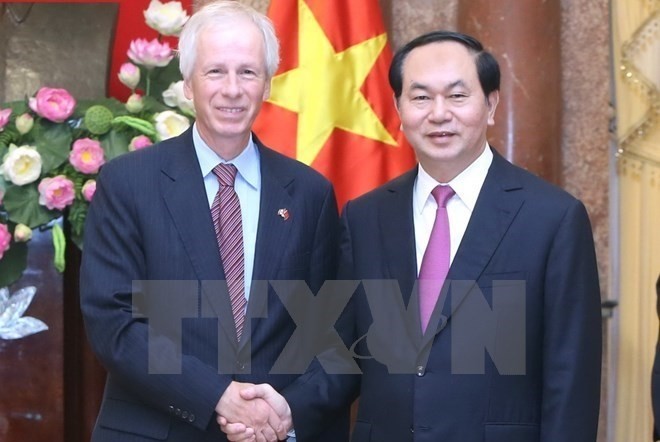 President Tran Dai Quang (right) ​and Canadian Foreign Minister Stephane Dion (Source: VNA)
