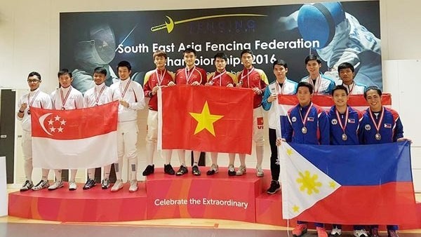 The Vietnamese team win the men’s sabre team event on September 6.