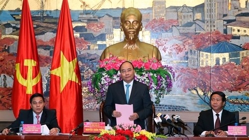 Prime Minister Nguyen Xuan Phuc speaks at the working sesion (Photo: VNA)