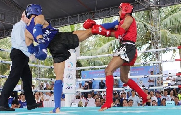 Vietnam (in blue)  bags three bronze medals in Muay Thai at Asian Beach Games on September 23.