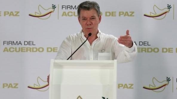 Colombia's President Juan Manuel Santos gestures during a news conference in Cartagena, Colombia, September 25, 2016. (Credit: Reuters)
