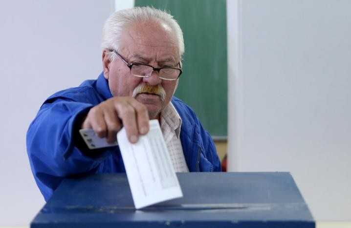 A man votes during a referendum on 'Statehood Day' in Laktasi near Banja Luka, Bosnia and Herzegovina, September 25, 2016. REUTERS