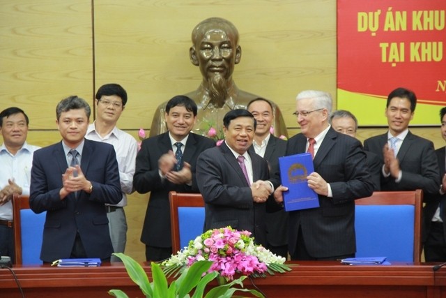 The signing of an agreement between Nghe An authorities and the two companies