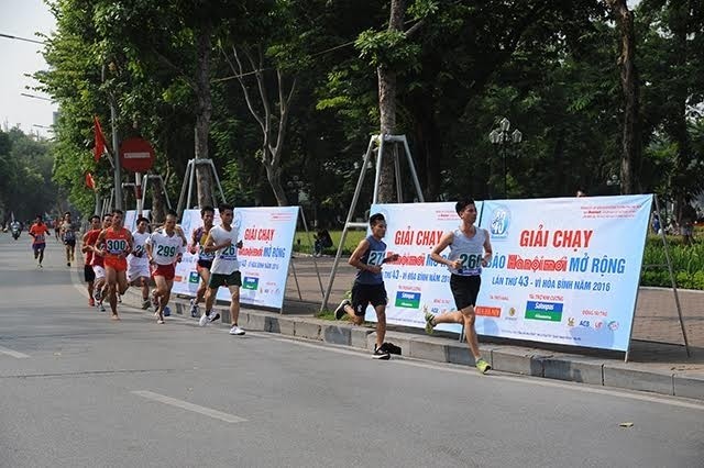 The finals of the 43rd Hanoimoi newspaper Run for Peace featured the participation of selected athletes from provinces, sectors and Hanoi’s competition winners at district and communal levels.