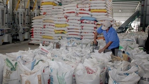 Philippine businesses will import an additional 293,100 tonnes of rice from Vietnam.