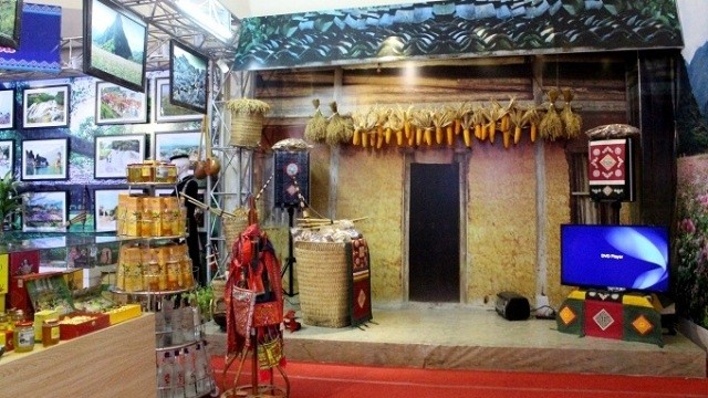 A booth at the exhibition introducing the culture and signature products of northern mountainous localities. (Credit: vietnamtourism.gov.vn)
