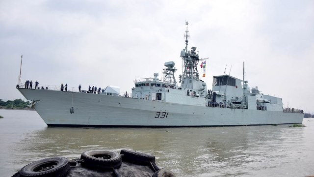 The Canadian Navy’s HMCS Vancouver arrives in Ho Chi Minh City on October 18. (Credit: vietnamnet.vn)