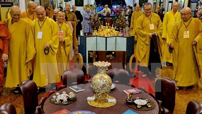 Buddhist dignitaries and monks at an activity of the culture week marking the VBS's 35th founding anniversary in Ho Chi Minh City (Photo: VNA)