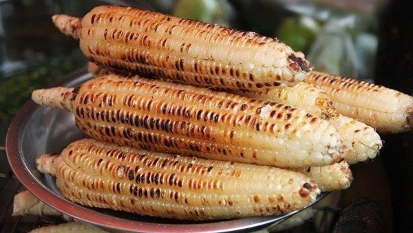 Grilled corn - A winter snack of Hanoians 
