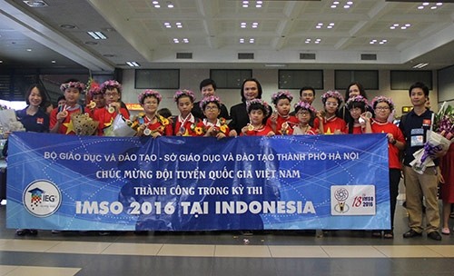 Vietnamese team participating in the 2016 IMSO (Credit: vnexpress.net)