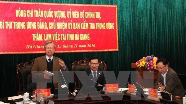 Politburo member Tran Quoc Vuong addresses a working session with the Standing Board of the Ha Giang provincial Party Committee on November 13.