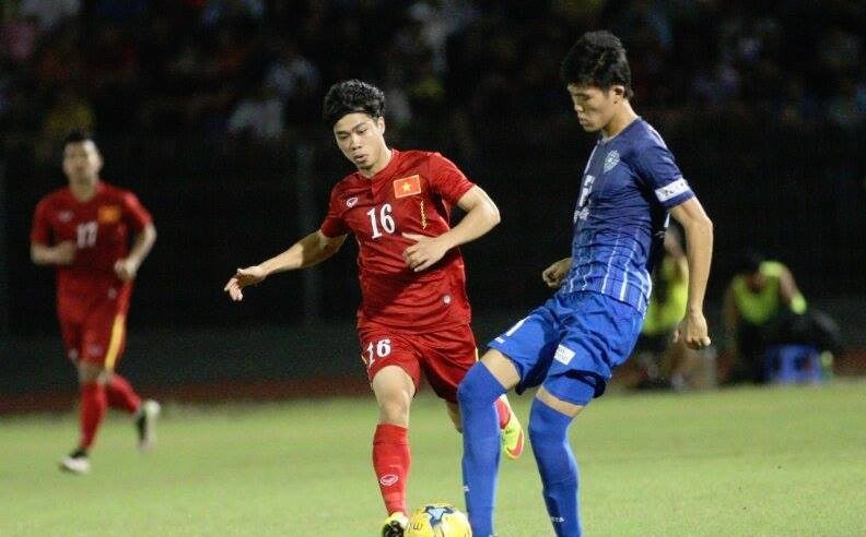 Cong Phuong (number 16) missed two opportunities to score for Vietnam.