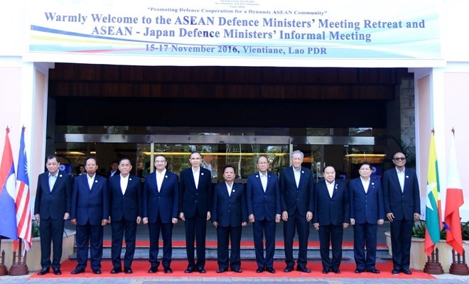 Officials at the ASEAN-Japan Defence Ministers' Informal Meeting pose for a photo (Credit: VNA)