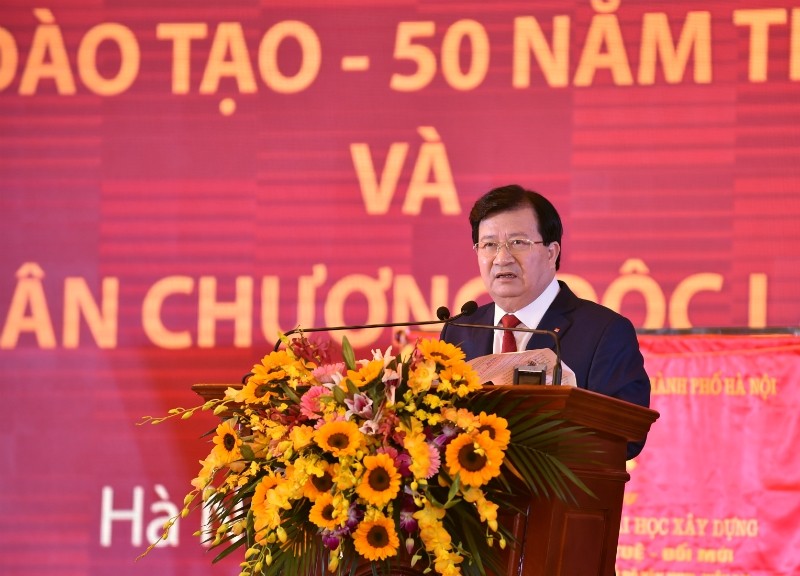 Deputy PM Trinh Dinh Dung speaks at the event. (Photo: VGP)