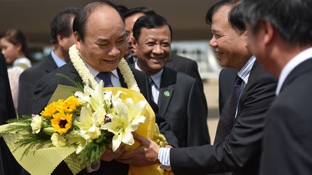 PM Nguyen Xuan Phuc welcomed at Siem Reap International Airport, Cambodia, on November 23. (Credit: VGP)