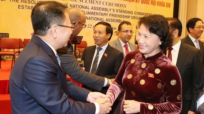 NA Chairwoman Nguyen Thi Kim Ngan (R) and participants at the announcement ceremony (Photo: VNA)