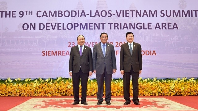 The three PMs attend the ninth Summit of Cambodia-Laos-Vietnam Development Triangle Area in Siem Reap, Cambodia, on November 23. (Credit: VGP)