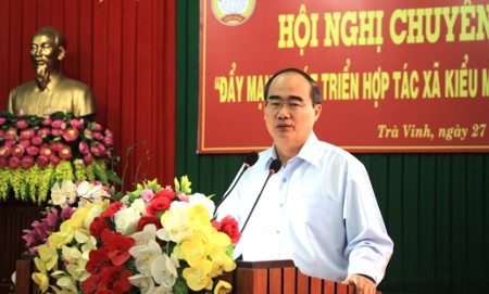 VFF President works with Tra Vinh Province