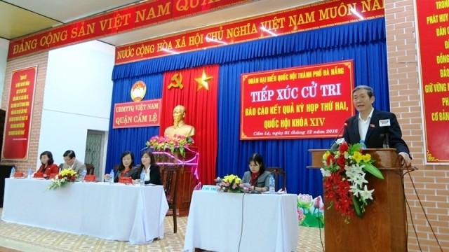Politburo member Dinh The Huynh speaks at the meeting with voters in Cam Le District, Da Nang City on December 1. (Credit: dantri.com.vn)