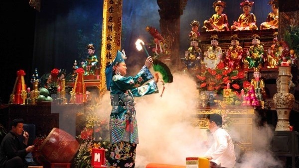 Practices during the mediumship ritual, such as hymns, lively dances and colourful costumes, tell a lot about Vietnamese culture (Photo: VNA)