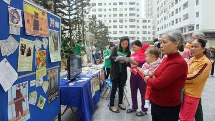 The events saw thousands of people pledge not to use bear bile or products made from bears.