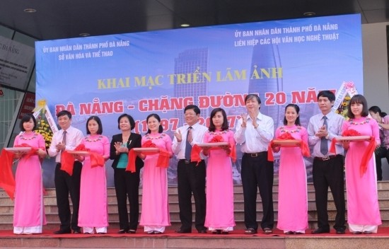 Photo exhibition highlights Da Nang’s development 