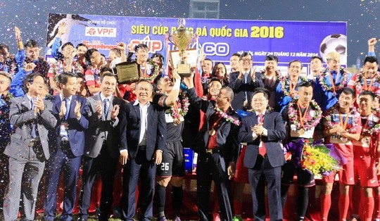 Quang Ninh Coal celebrate their National Super Cup on the evening of December 29.