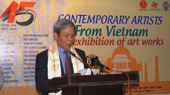 Vietnamese Ambassador to India, Ton Sinh Thanh speaks at the exhibition (photo: VNA)