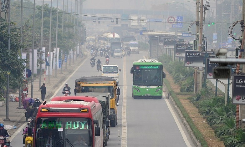 A green BRT bus in its own lane