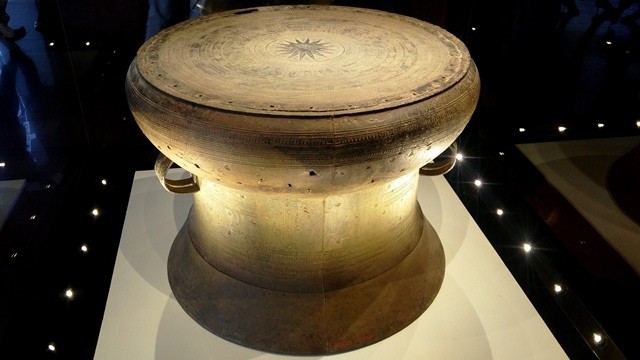 The Hoang Ha Drum, dated to the Dong Son Bronze culture from 3rd-2nd Century BCE, is one among 18 national treasures presented at the event. (Credit: NDO/Trung Hung)