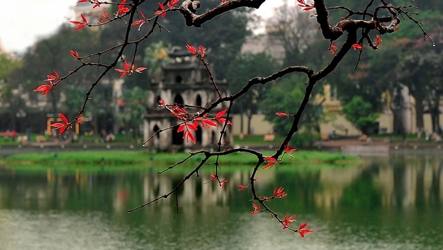 A corner of Hoan Kiem Lake in Hanoi. (Credit: Ha Hong/NDO)